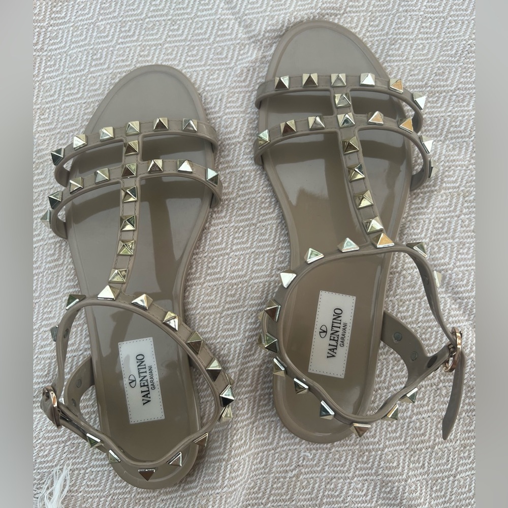 Valentino Garavani Rockstud Flat Gladiator Sandals